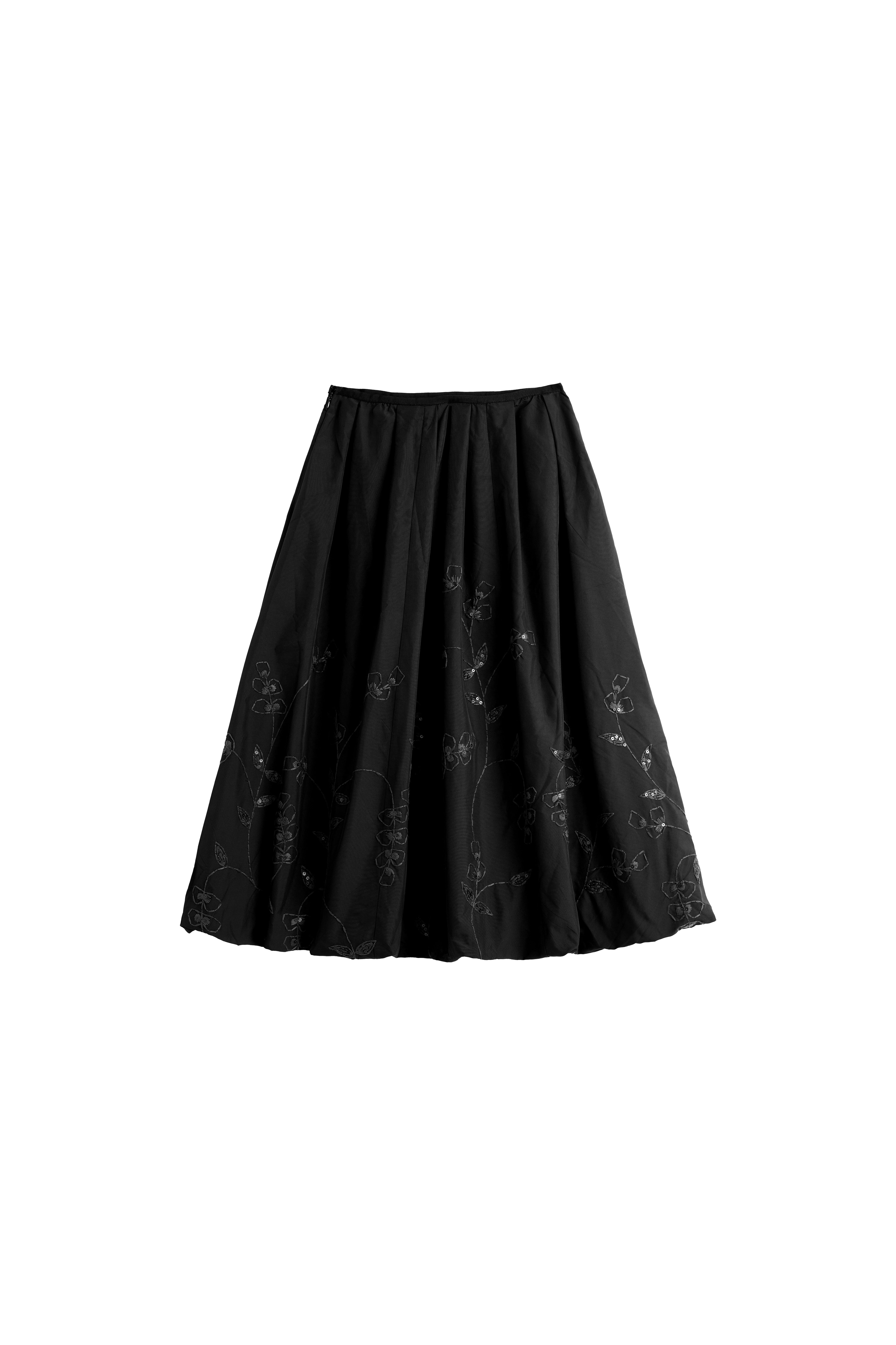 Hui Milano black bud-shaped skirt with pleats and delicate floral embroidery, refined and feminine design, versatile for sophisticated outfits, front view on white background.