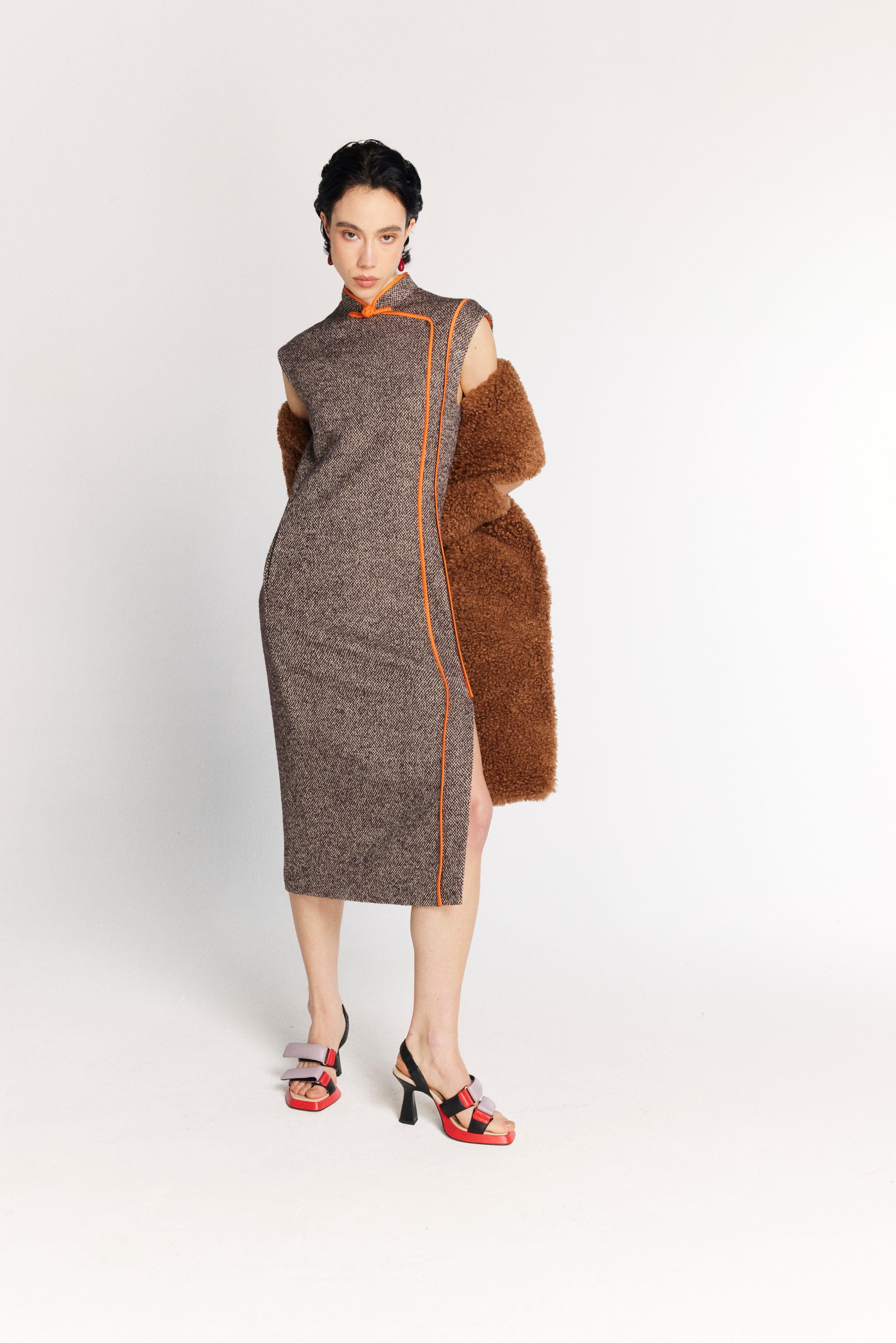 QIPAO SMANICATO
