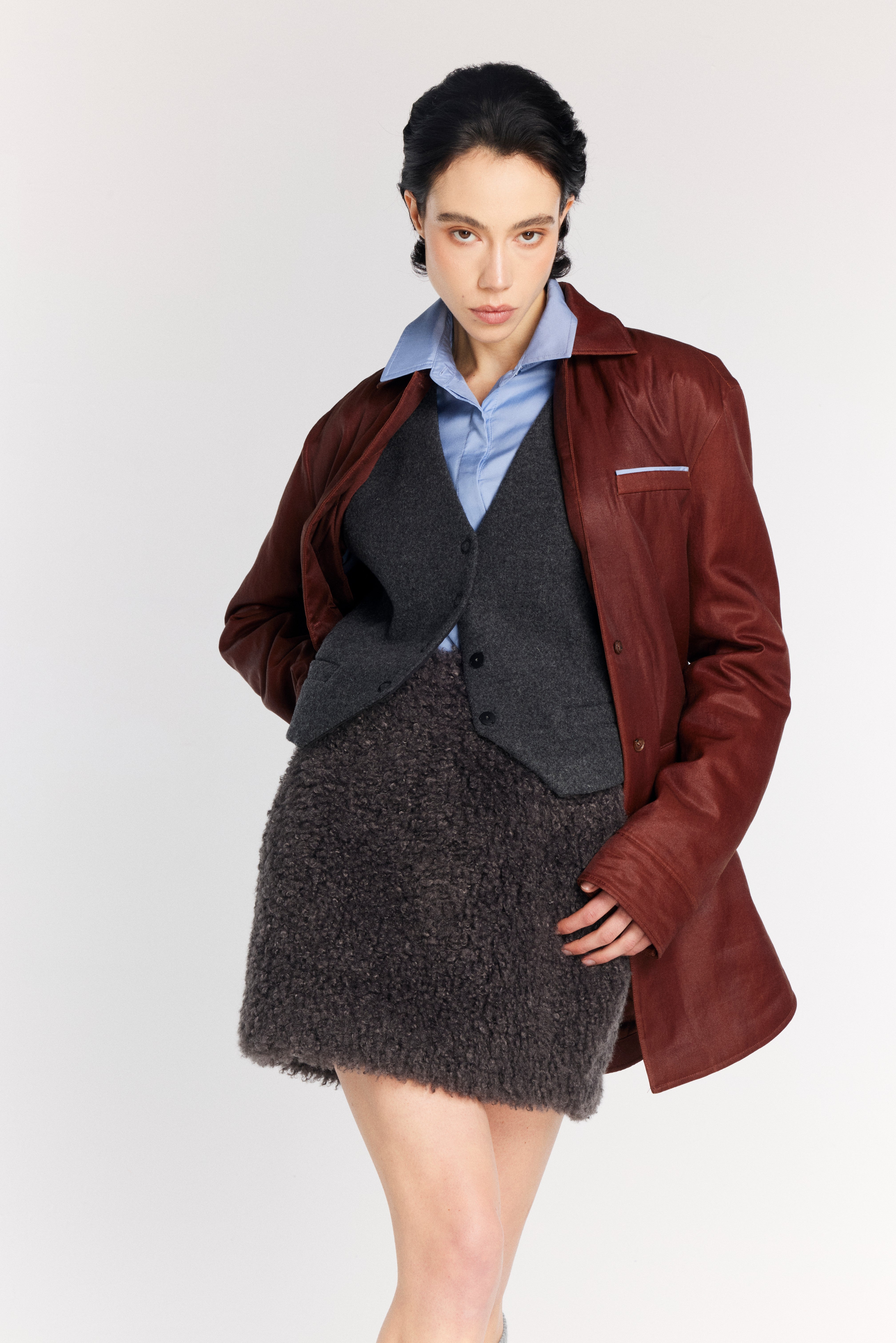 GILET GRIGIO CON CAMICIA BLU IN SETA